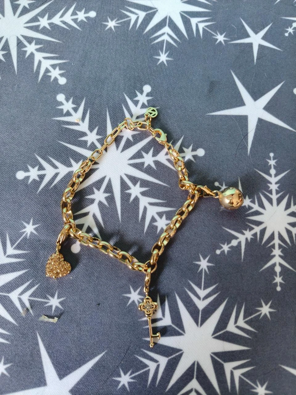 Pulseira Dourada Elos Largos com Pendentes